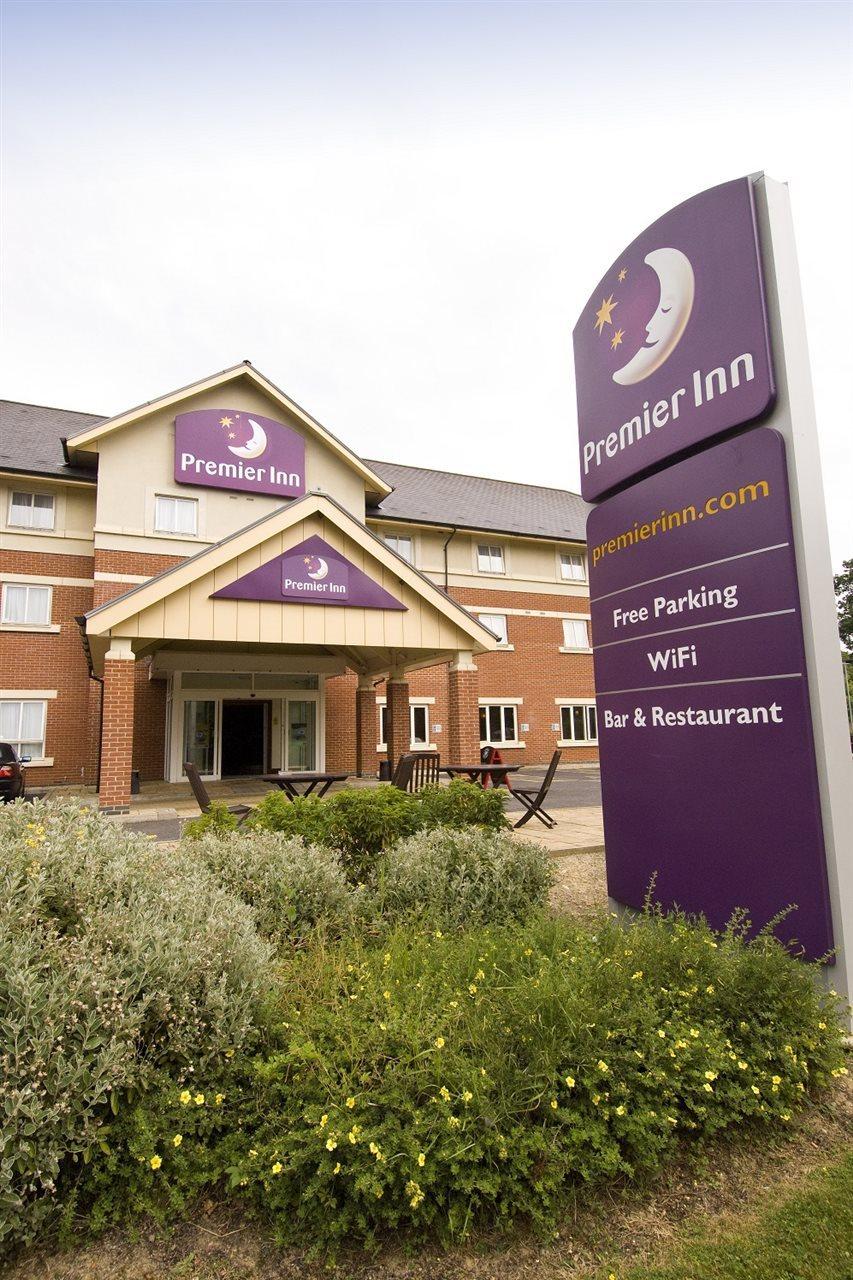 Premier Inn Gatwick Crawley Town West Экстерьер фото