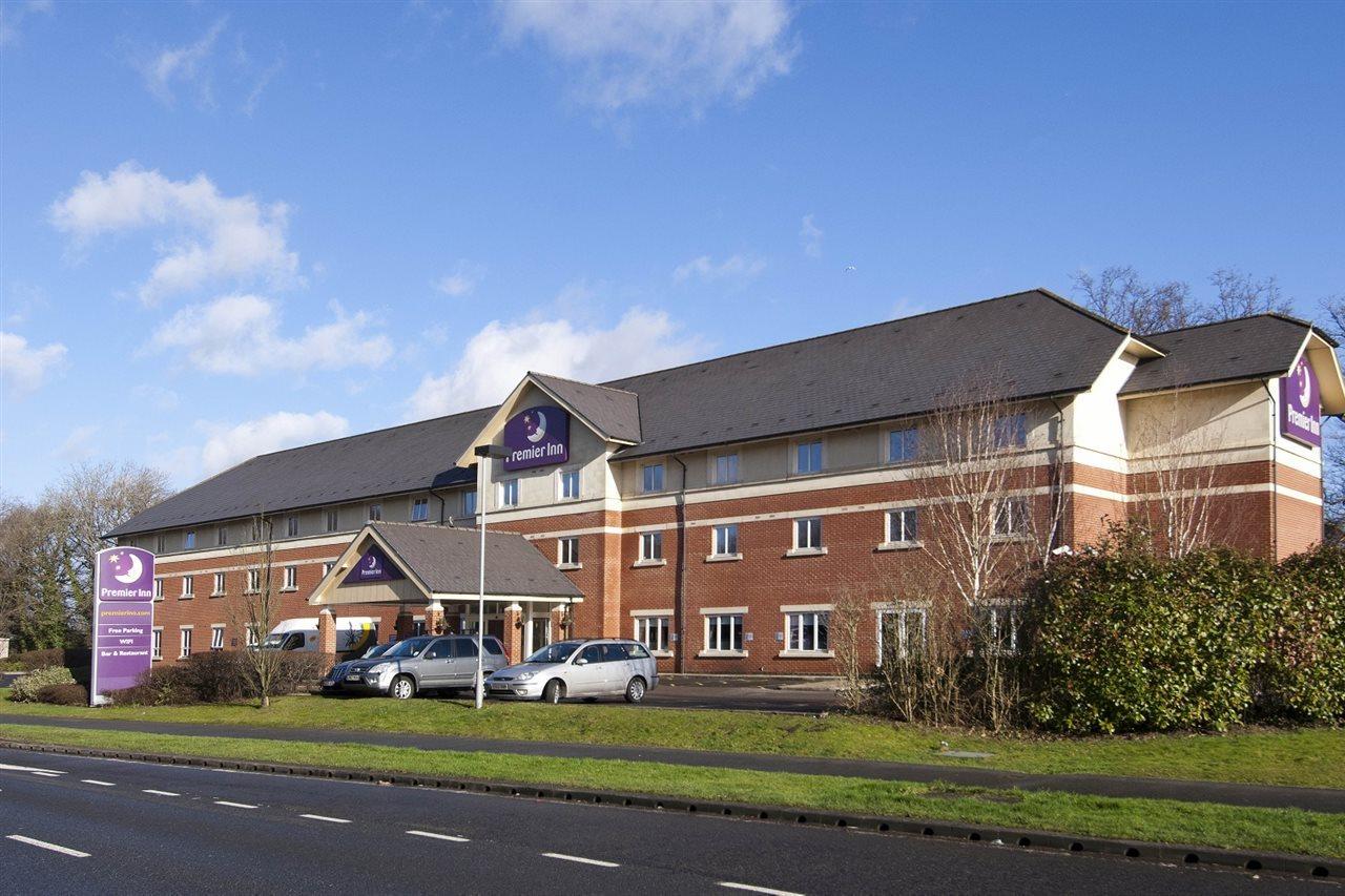 Premier Inn Gatwick Crawley Town West Экстерьер фото