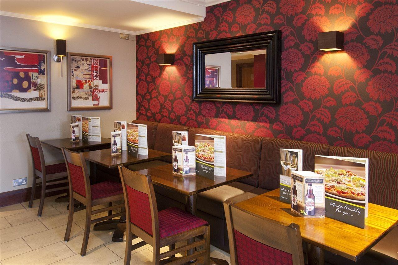 Premier Inn Gatwick Crawley Town West Экстерьер фото