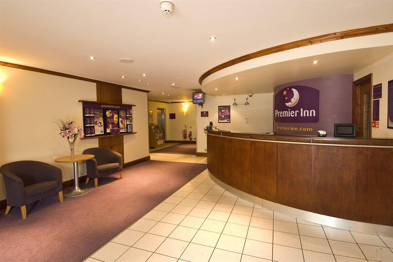 Premier Inn Gatwick Crawley Town West Экстерьер фото