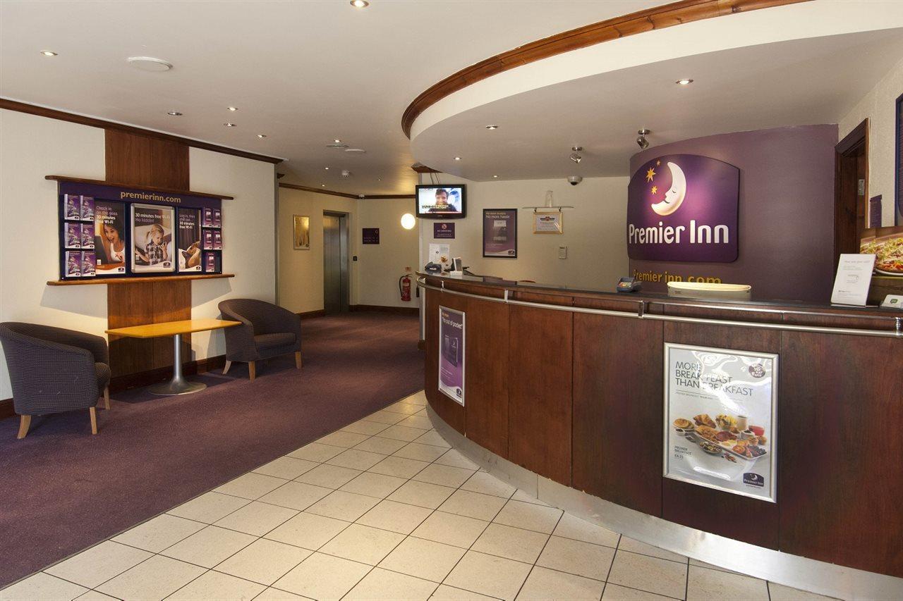 Premier Inn Gatwick Crawley Town West Экстерьер фото