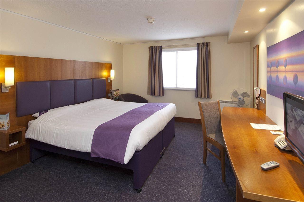 Premier Inn Gatwick Crawley Town West Экстерьер фото